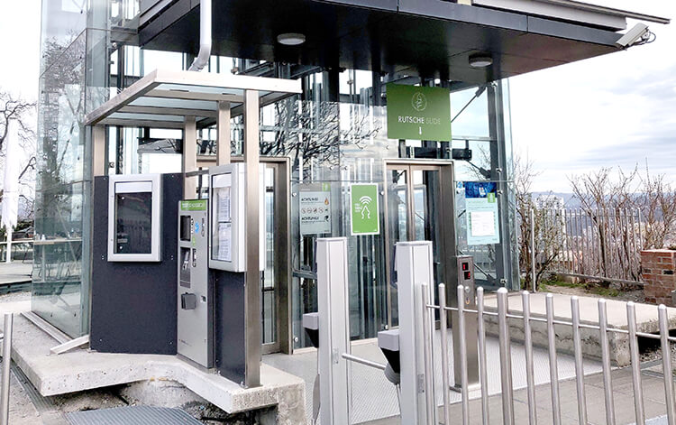 Mit dem Lift zur Schloßbergrutsche