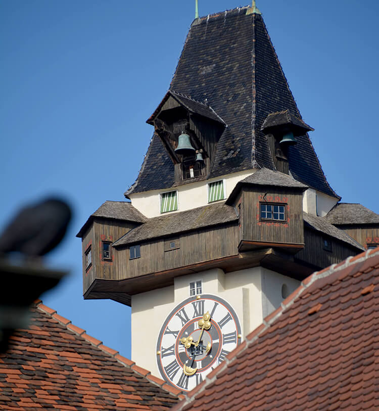 Vom Hauptplatz gut zu sehen: Der Grazer Wahrzeichen, der Uhrturm