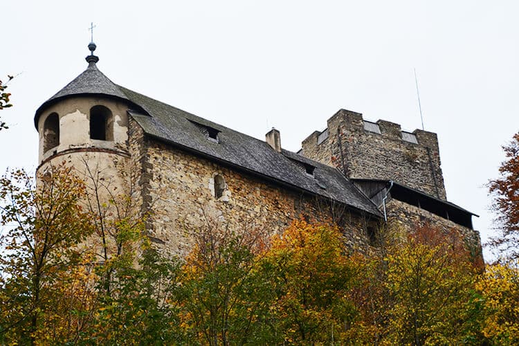 Die Burgruine Gösting vom Jungfernsprung aus fotografiert