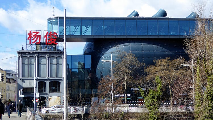 Das Kunsthaus von der Hauptbrücke aus