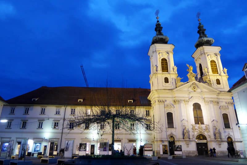 Die Mariahilfer Kirche zur blauen Stunde