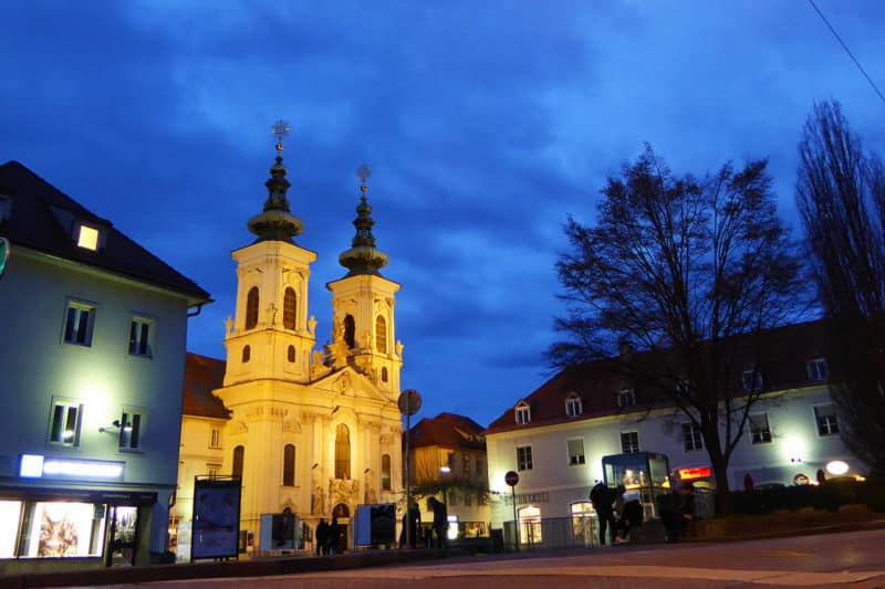 Der Mariahilfer Platz zur blauen Stunde